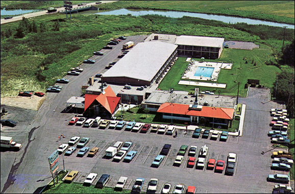 Howard Johnsons Restaurant - Bay City - 6295 Westside Saginaw Rd 2 - From Highway Host Dot Org (newer photo)